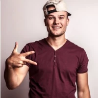 Макс Корж - Малый Повзрослел (Fetre Prod.)