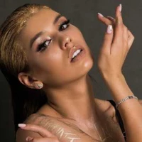 Люся Чеботина - Всё не то (feat. ЮрКисс)